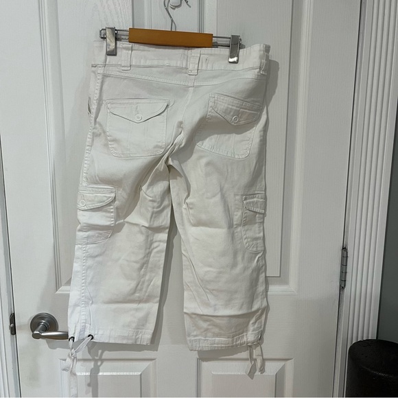 Urban Life white cargo capris size 5/6 - Picture 7 of 8